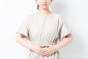 お腹がゴロゴロ・ギュルギュル鳴る理由は？考えられる病気や対策も解説