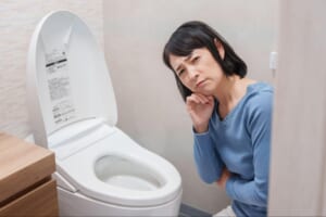 粘液便（粘りのある便）とは？原因、色ごとの症状、治療法を解説