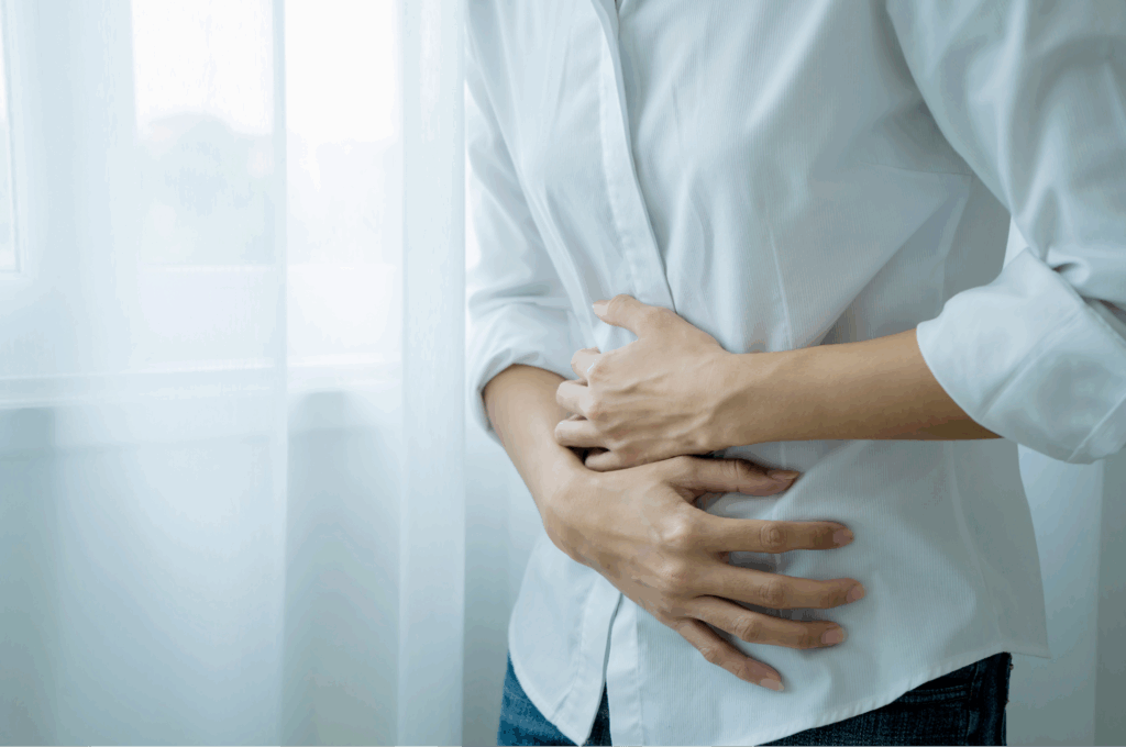胃もたれの原因は？症状や考えられる病気、対処法について解説