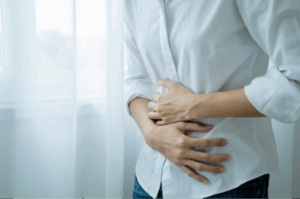 胃もたれの原因は？症状や考えられる病気、対処法について解説